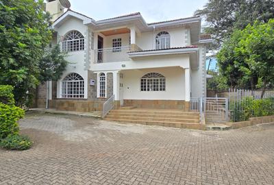 5 Bed Townhouse with En Suite at Lavington Road - 2