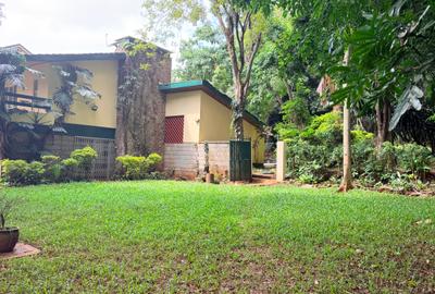 5 Bed House with En Suite in Lavington - 3