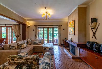 4 Bed Villa with En Suite in Ridgeways - 4