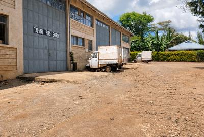 3,450 ft² Warehouse with Parking at Gitaru - 2