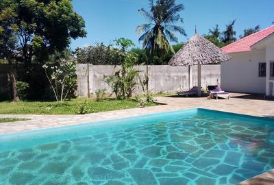 4 Bed House with En Suite at Casuarina - 3