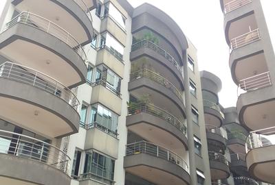 3 Bed Apartment with En Suite in Riverside