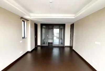 4 Bed Apartment with En Suite at Valley Arcade - 2