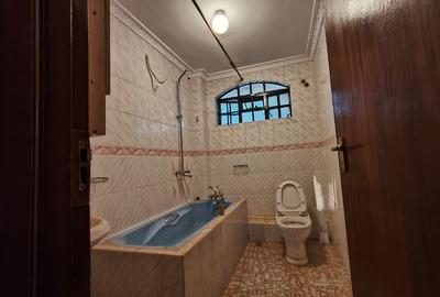 5 Bed House with En Suite in Runda - 4