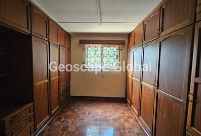 5 Bed House with En Suite in Lavington - 4