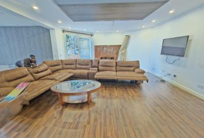 6 Bed House with En Suite in Runda - 4