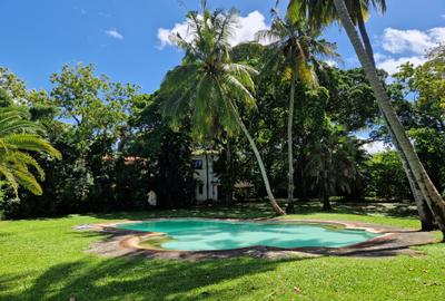 4 Bed Townhouse with Swimming Pool at Neem Road