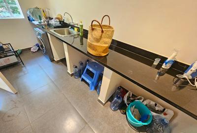 3 Bed House with En Suite in Ridgeways - 3