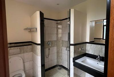 5 Bed Townhouse with En Suite at Elmolo Drive - 4