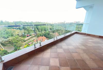 3 Bed Apartment with En Suite in Parklands