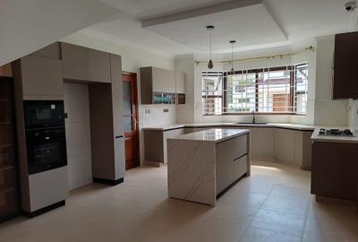 4 Bed Townhouse with En Suite in Karen Hardy