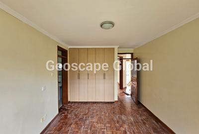 4 Bed House with En Suite in Nyari
