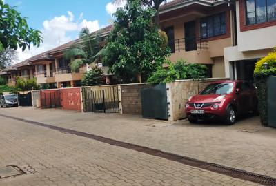 5 Bed Townhouse with En Suite in Lavington