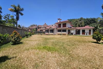 4 Bed House with En Suite in Lavington - 2