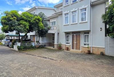 5 Bed Townhouse with En Suite in Lavington - 2