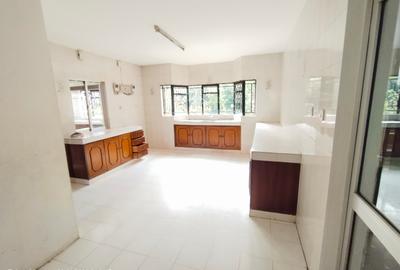 450 ft² Commercial Property with Fibre Internet at James Gichuru Road