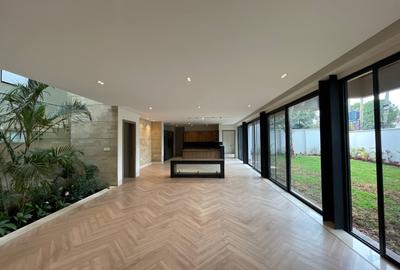 5 Bed Villa with En Suite in Spring Valley - 2