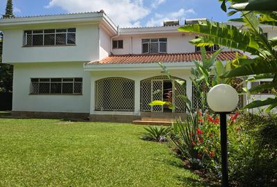 5 Bed House with En Suite in Runda