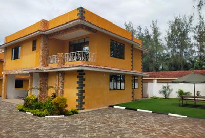 4 Bed Townhouse with En Suite in Vipingo