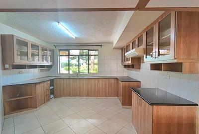 5 Bed House with En Suite in Runda - 4