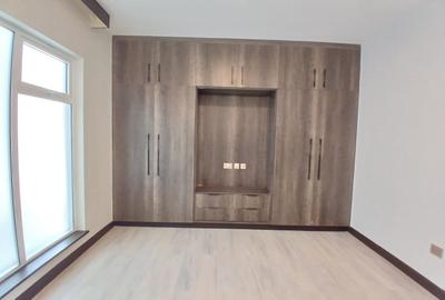 2 Bed Apartment with En Suite at Riverside Drive - 3