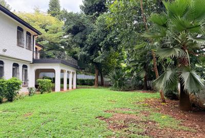 4 Bed Villa with En Suite in Lake View - 3