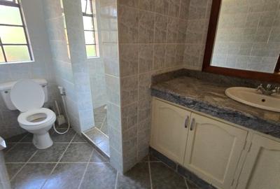 4 Bed House with En Suite in Runda