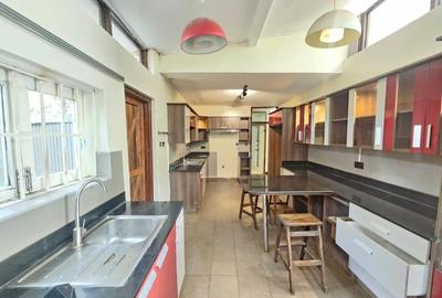 3 Bed Townhouse with En Suite in Kilimani - 4