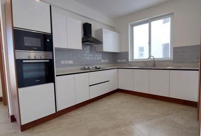 2 Bed Apartment with En Suite in Parklands