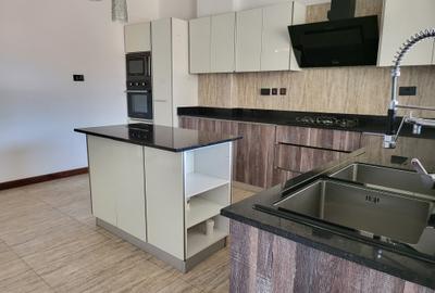 4 Bed Apartment with En Suite in General Mathenge