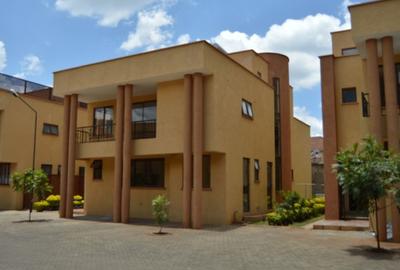 5 Bed Townhouse with En Suite at Grevillea Grove