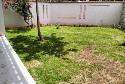 5 Bed Townhouse with En Suite in Lavington - 2