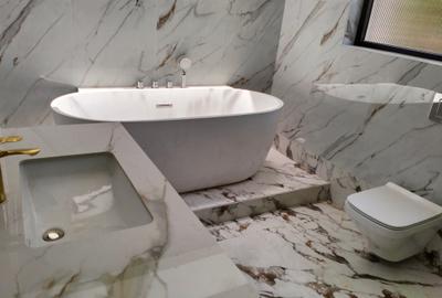 5 Bed Townhouse with En Suite in Lavington - 2