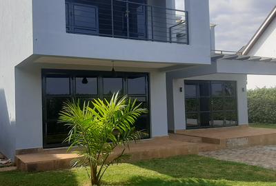 4 Bed Villa with En Suite at Centre Piece