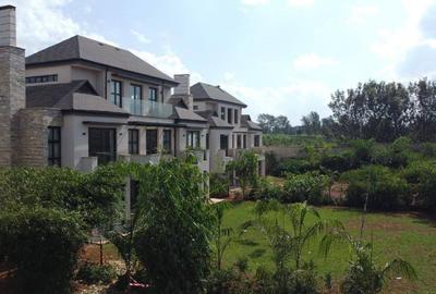 5 Bed Villa with En Suite in Runda - 2