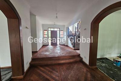 5 Bed House with En Suite in Runda