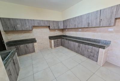 3 Bed Apartment with En Suite at Green Wood Drive - 2