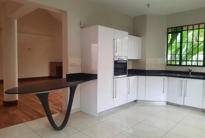 5 Bed House with En Suite at Lavington - 4