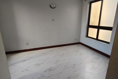 3 Bed Apartment with Gym in Garden Estate - 4