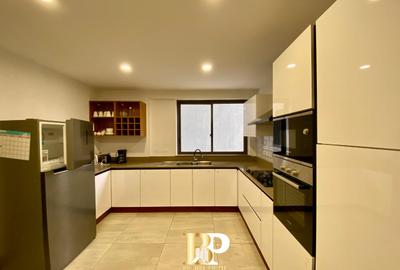 Furnished 3 Bed Apartment with En Suite in Rhapta Road