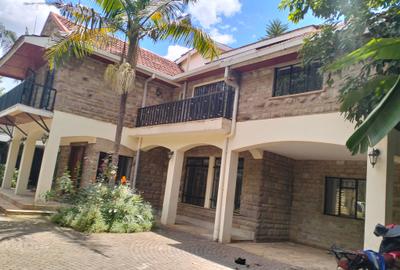 6 Bed House with En Suite in Lavington