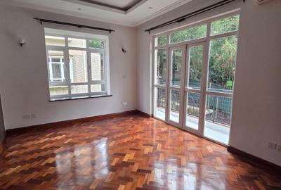 5 Bed Townhouse with En Suite in Lavington - 4