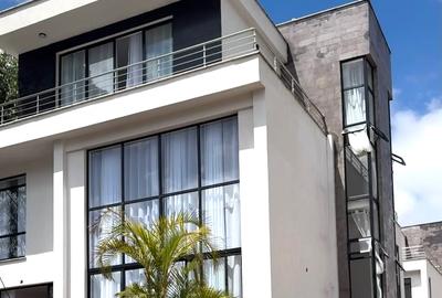 4 Bed Townhouse with En Suite in Kitisuru