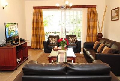 Serviced 1 Bed Apartment with Swimming Pool in Rhapta Road - 4