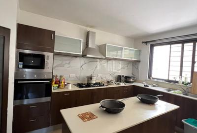 5 Bed Townhouse with En Suite in Lavington - 3