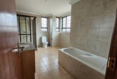 4 Bed Villa with En Suite in Runda - 3