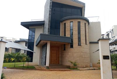 4 Bed Villa with En Suite in Westlands Area