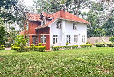 5 Bed Villa with En Suite in Rosslyn