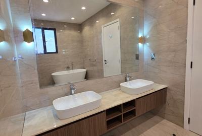 5 Bed Villa with En Suite in Lavington - 3