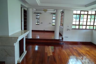 5 Bed Villa with En Suite in Runda - 3